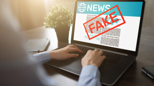 Fake News Manipulation Medien TV Desinformation Zeitungsgeschäft Internet Technologie Konzept.