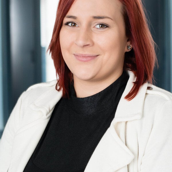 Portrait von Ansprechpartnerin Janice Mais