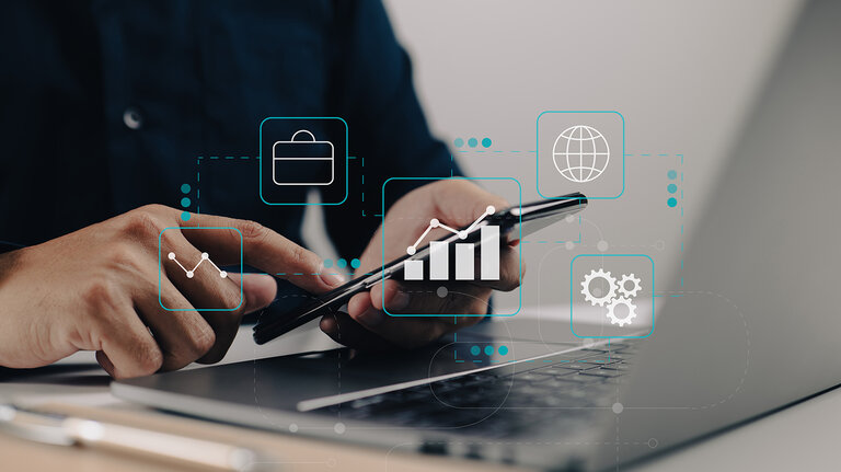 Business-Tools, Geräte und Smartphone-Icons für effiziente Unternehmens- und Finanzverwaltung.