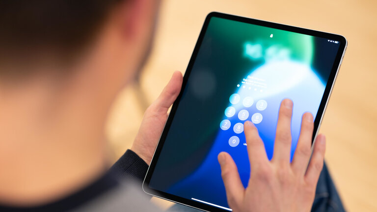 Frau mit iPad