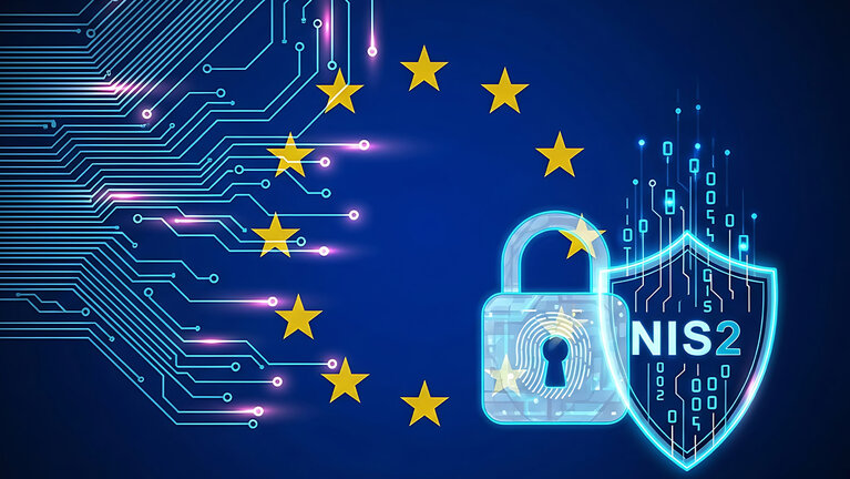 EU-Sterne vor digitalem Hintergrund mit Schloss- und NIS2-Symbol als Darstellung der europäischen Cybersicherheitsrichtlinie