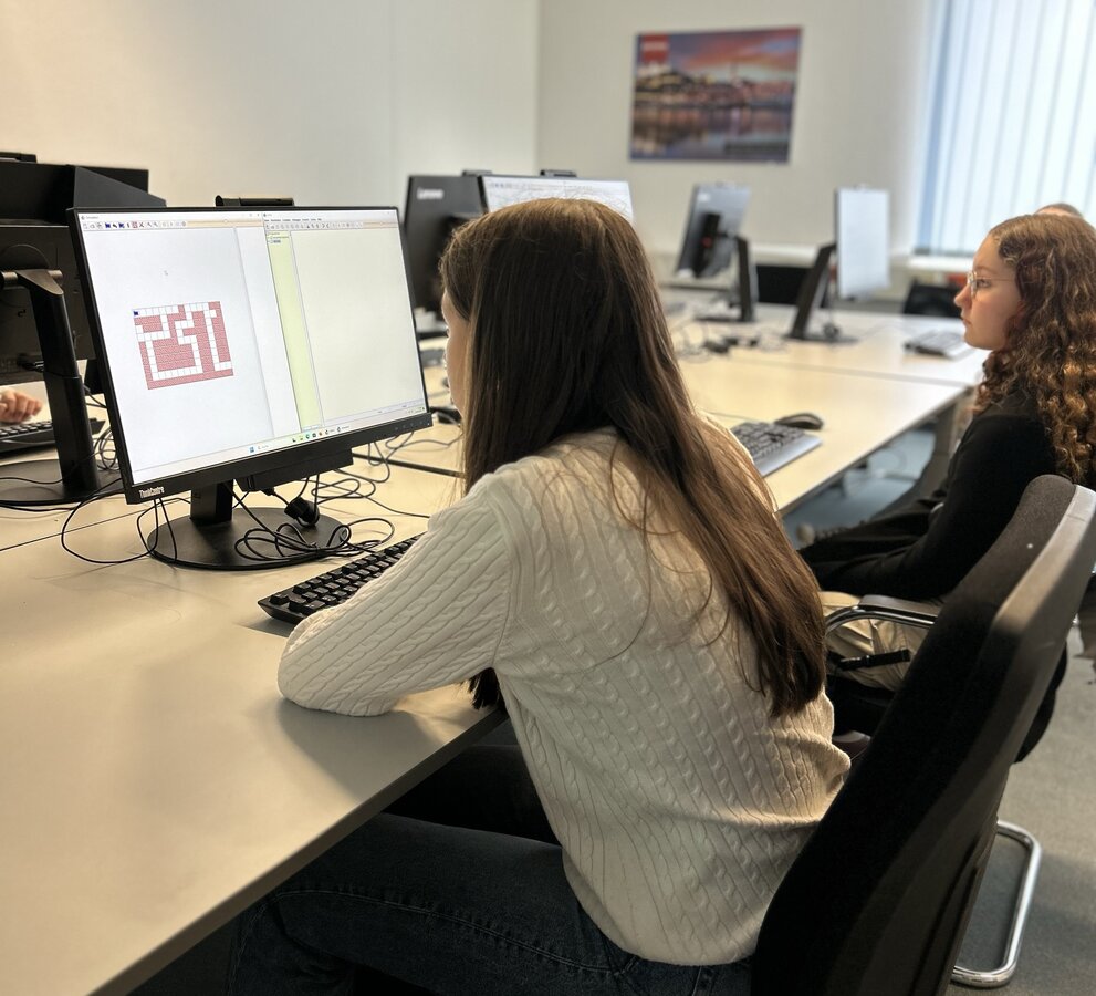 Kinder am Computer beim Materna Girls Day 2024