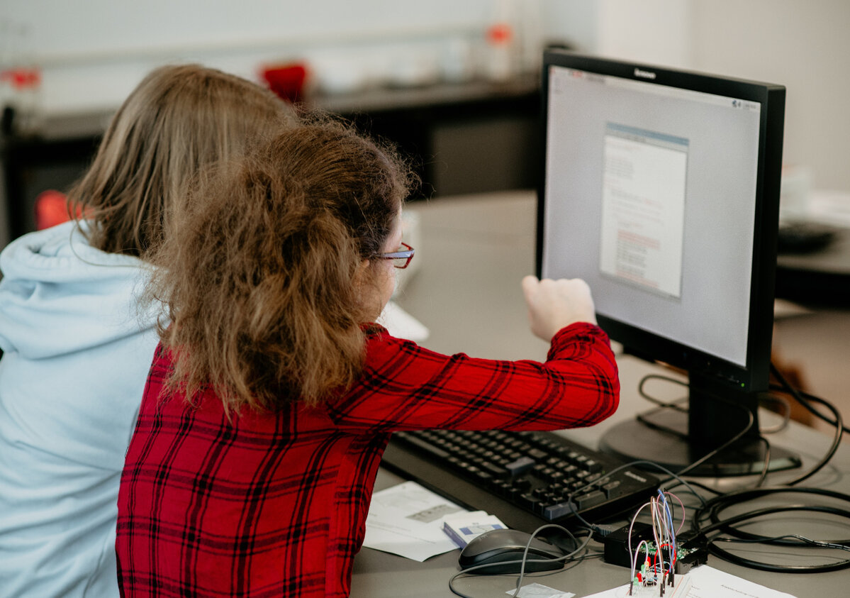 Kinder am Computer beim Girls Day