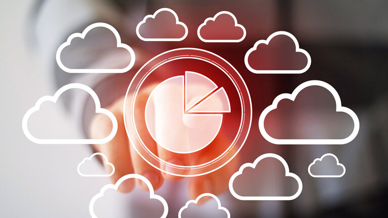 Ein Diagrammsymbol umgeben von Wolken, das die Nutzung von Cloud-Technologie und Datenvisualisierung darstellt.